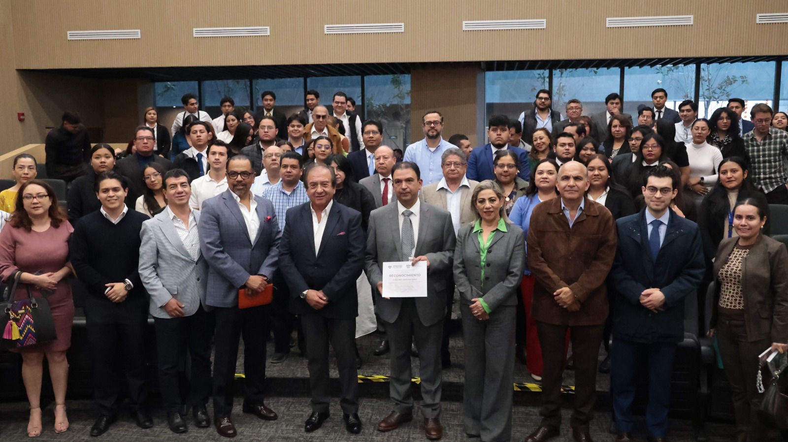 El Voluntariado del Congreso del Estado realizó la conferencia “Complejidades Jurídicas de la Posmodernidad”