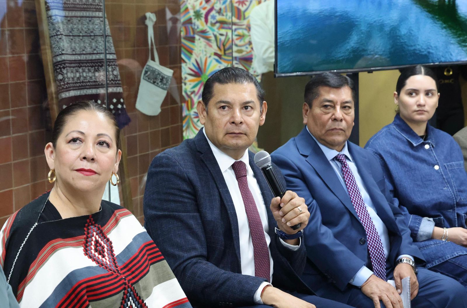 En la Sierra Norte, liberados 80 tramos carreteros; se rehabilitan tres puentes estratégicos