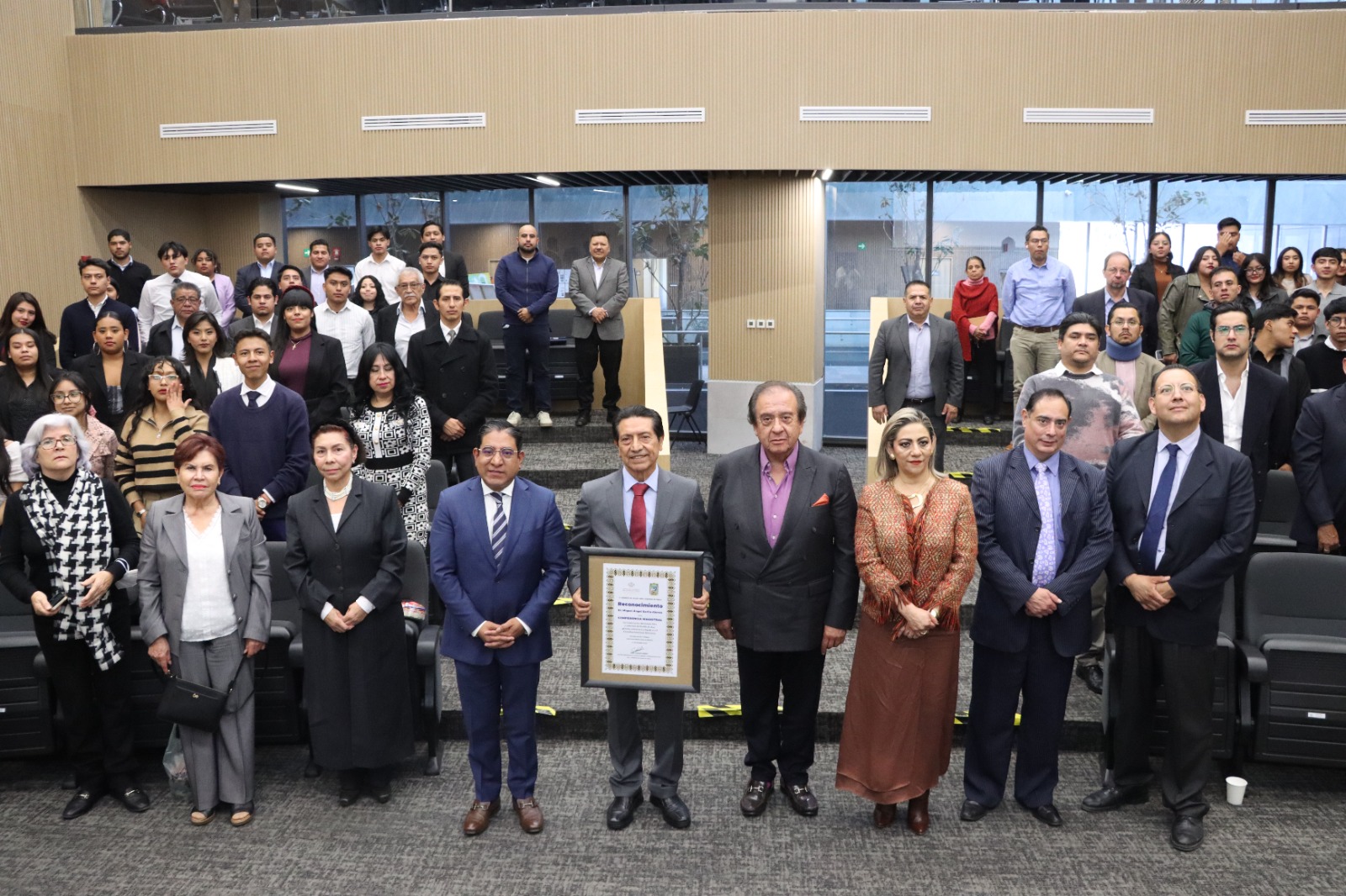 Continúan en el Congreso del Estado actividades conmemorativas por el Bicentenario de la Constitución