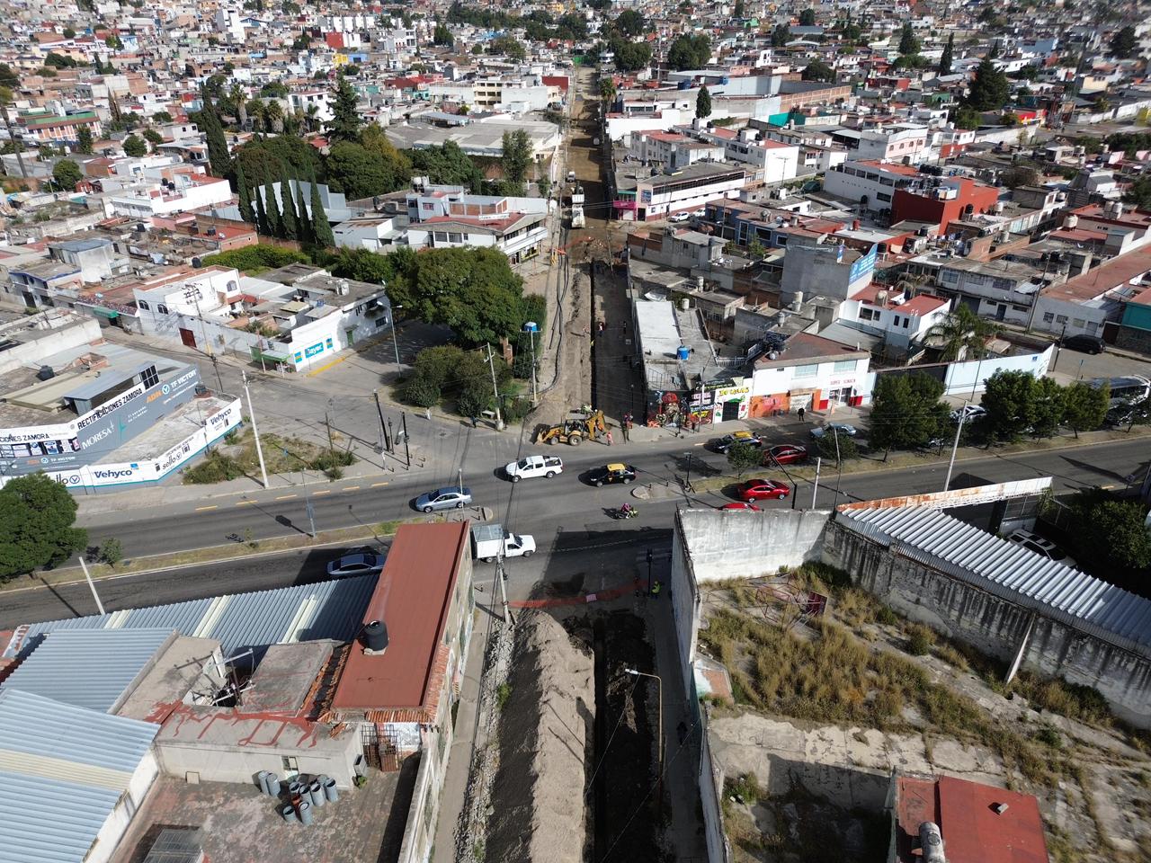 Avanza Gobierno de la Ciudad con trabajos de rehabilitación vial en Xonaca